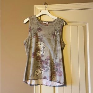 Like new — cute tank! Lovely on “the girls”